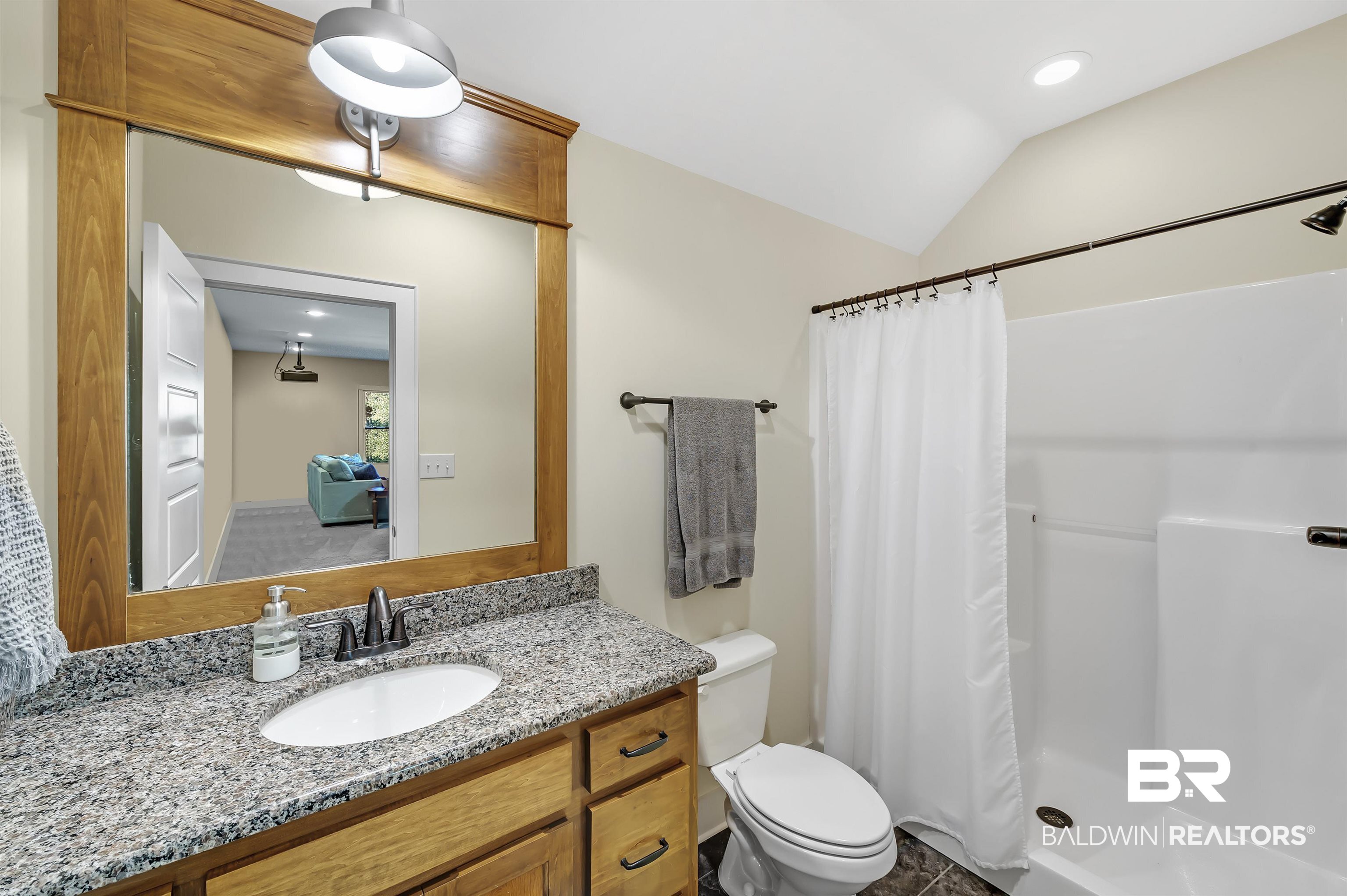 11202 Redfern Road Daphne, AL 36526 - Photo 32 of 50 Bathroom 5 Upstairs