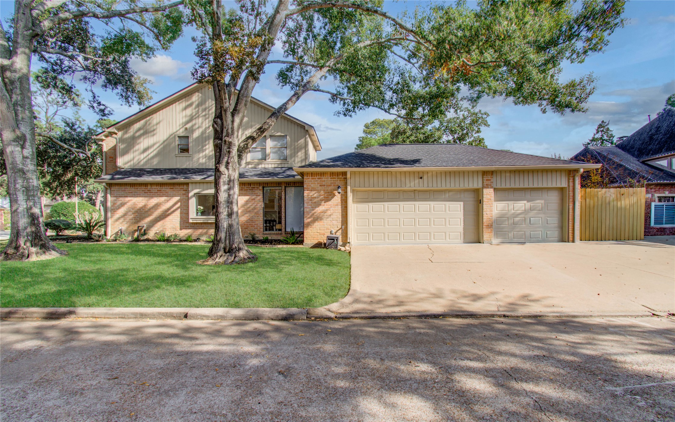 15835 North Barkers Landing Road Houston, TX 77079 - Photo 2 of 39