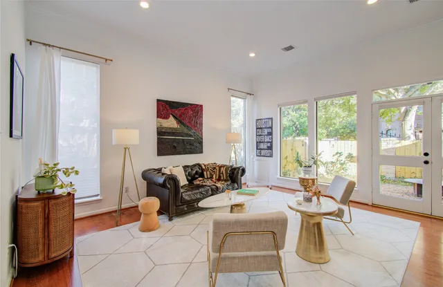 $5,500 | 15835 North Barkers Landing Road, Houston, TX 77079