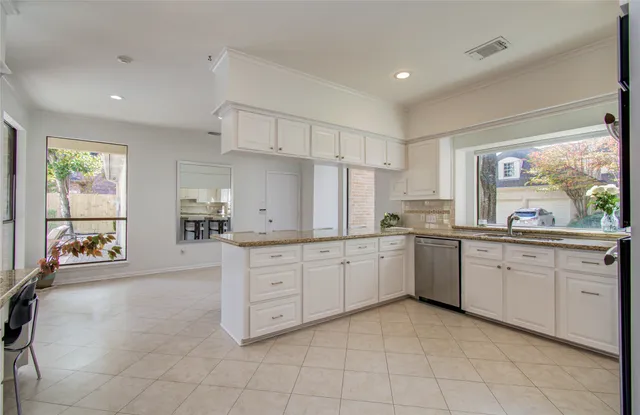 $5,500 | 15835 North Barkers Landing Road, Houston, TX 77079