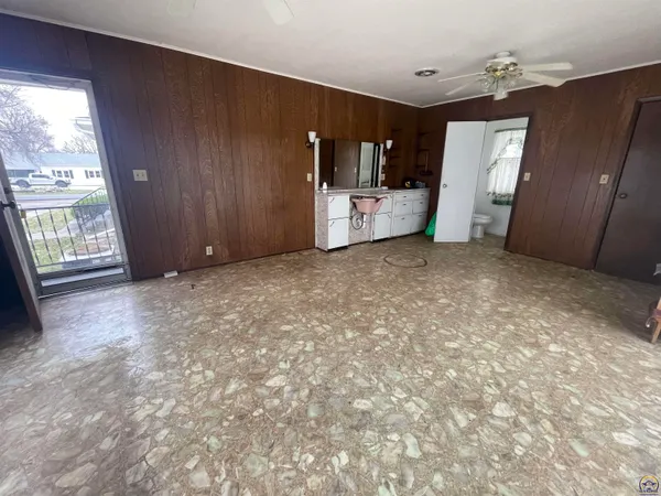 $169,900 | 214 West 5th Street, Lebo, KS 66856