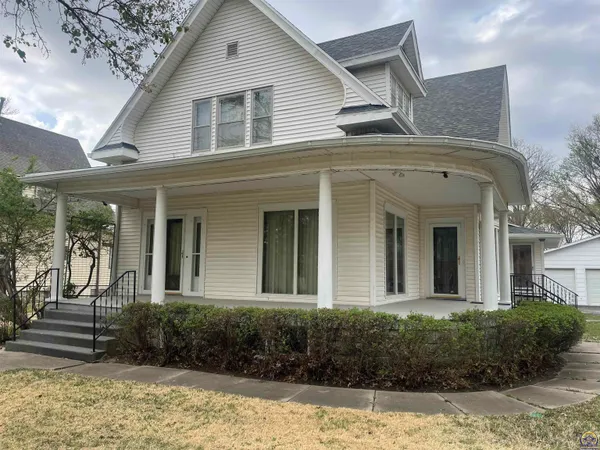 $169,900 | 214 West 5th Street, Lebo, KS 66856