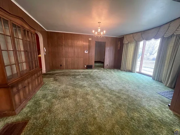 $169,900 | 214 West 5th Street, Lebo, KS 66856