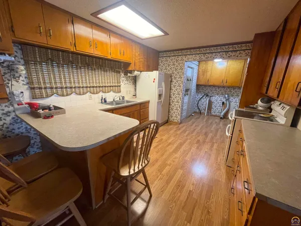 $169,900 | 214 West 5th Street, Lebo, KS 66856