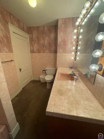 $169,900 | 214 West 5th Street, Lebo, KS 66856