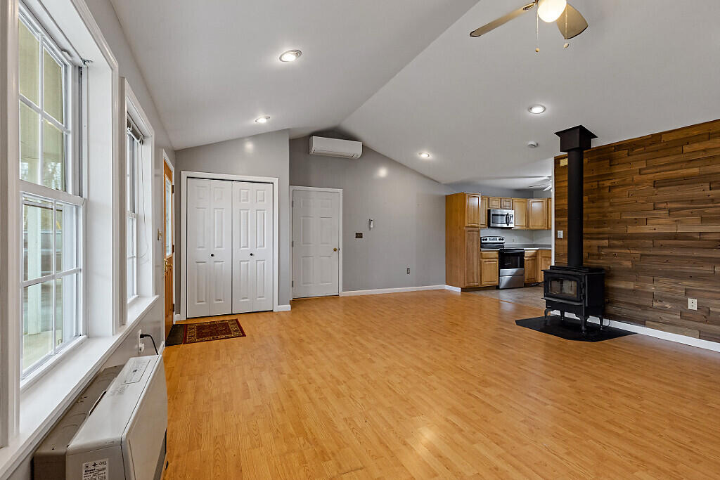 11 Trask Road Benton, ME 04901 - Photo 8 of 40 Livingroom