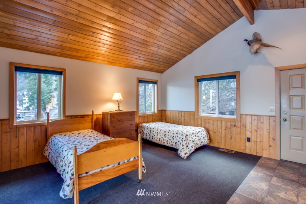 9990 South Lakeshore Road Chelan, WA 98816 - Photo 14 of 23 Gallery Image 14