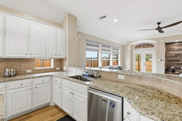 $3,500 | 9436 Ponderosa Trail, Irving, TX 75063