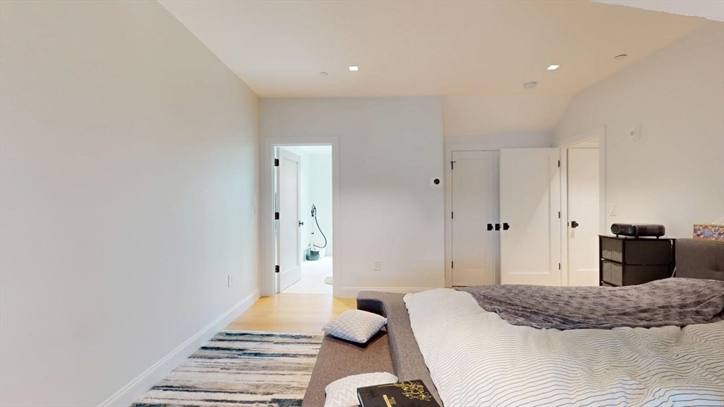 21 Crowninshield Road, Unit 17 Brookline, MA 02446 - Photo 19 of 29 a bedroom with a bed and a couch