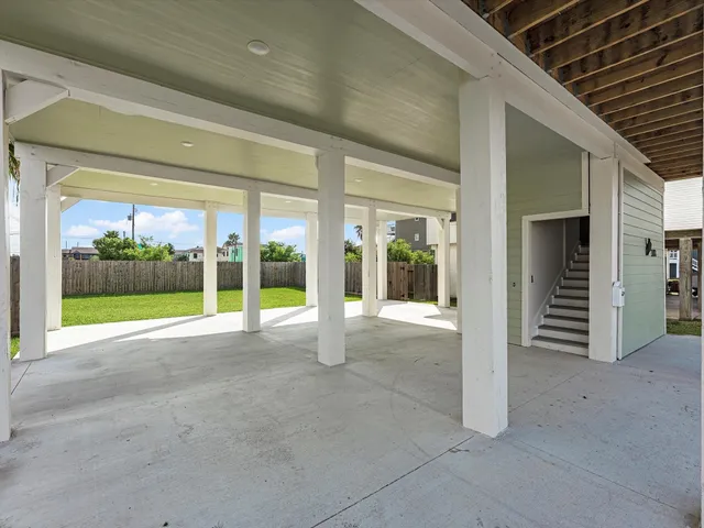 a view of a house with backyard and a tree