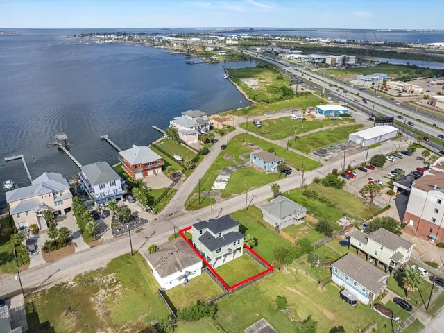 an aerial view of lake residential houses with outdoor space and lake view