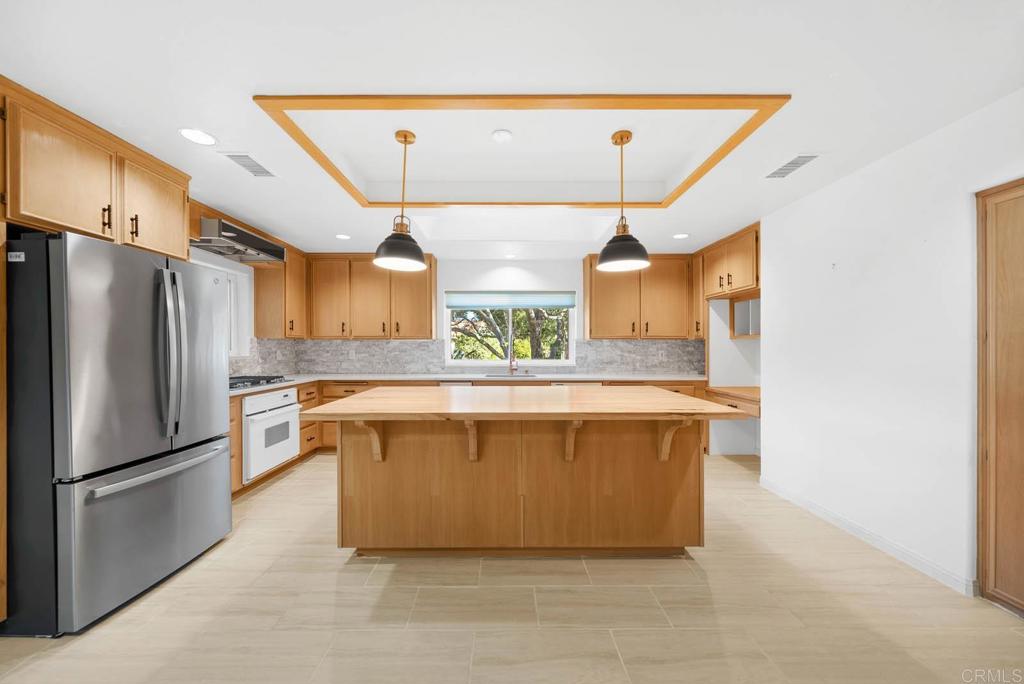 1861 Fox Bridge Court Fallbrook, CA 92028 - Photo 7 of 60 Kitchen