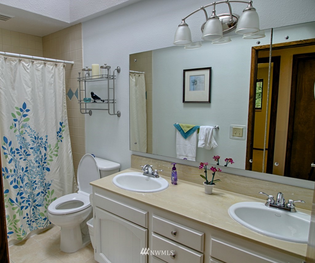 15703 Southeast 148th Street Renton, WA 98059 - Photo 14 of 17