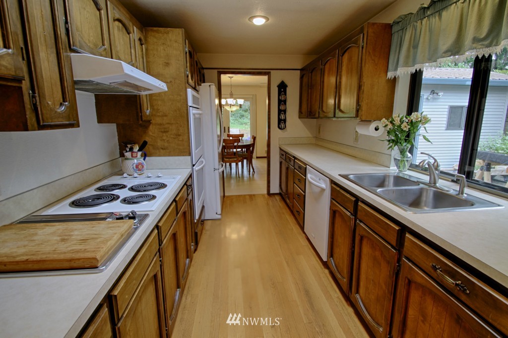 15703 Southeast 148th Street Renton, WA 98059 - Photo 8 of 17