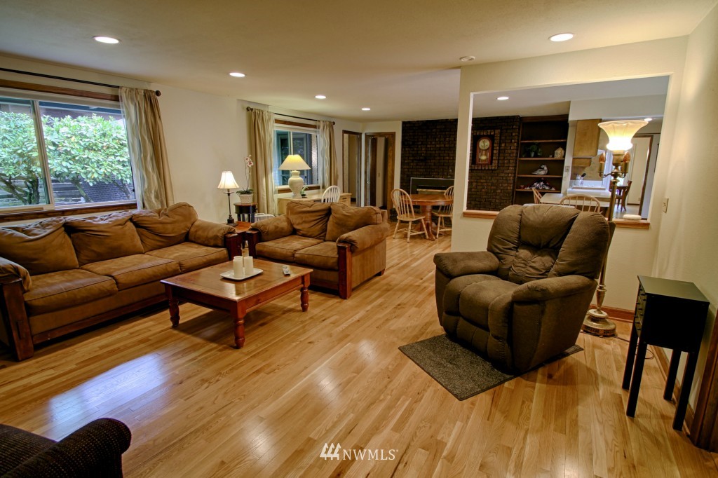 15703 Southeast 148th Street Renton, WA 98059 - Photo 9 of 17