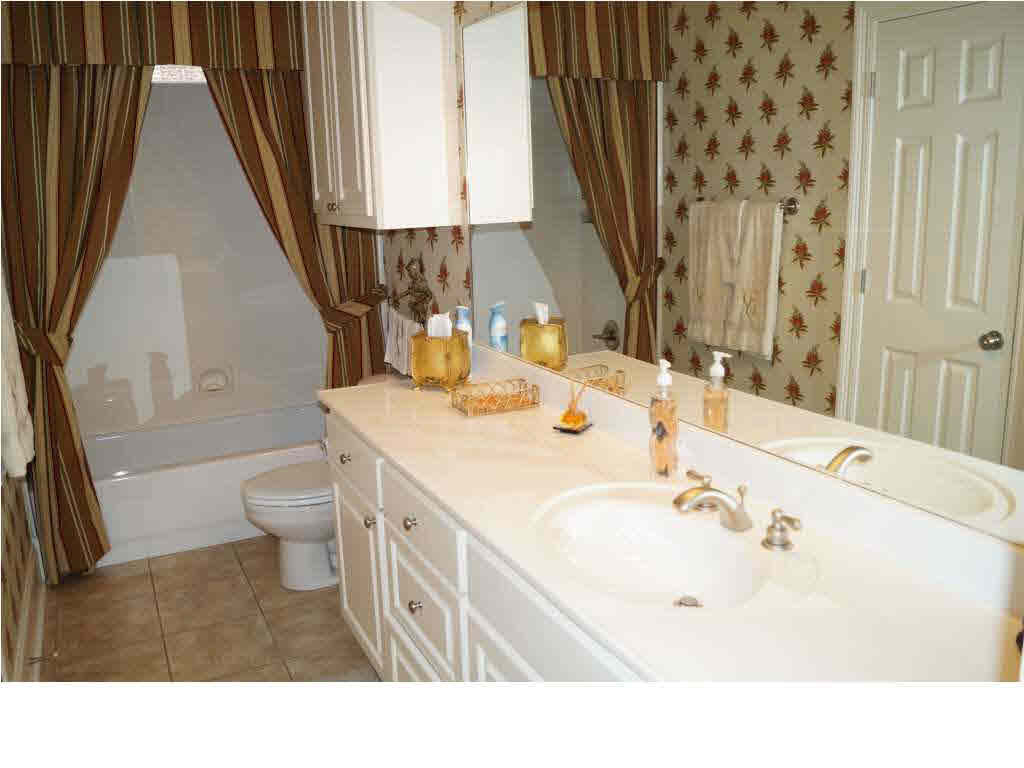 204 Agency Burn Ridgeland, MS 39157 - Photo 20 of 32 Guest bath.