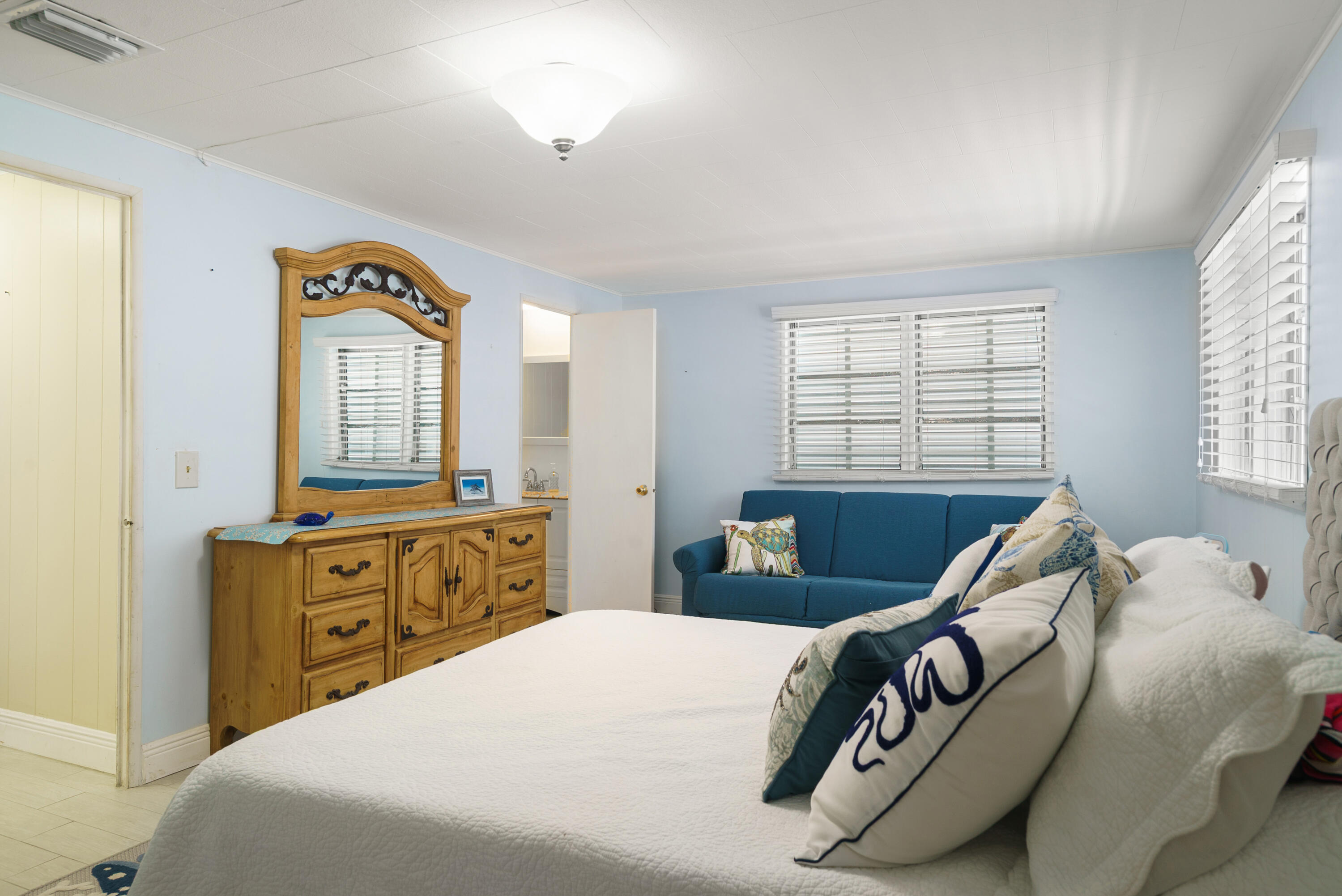 205 Humpty Dumpty Drive Key Largo, FL 33037 - Photo 16 of 40 Large primary room!