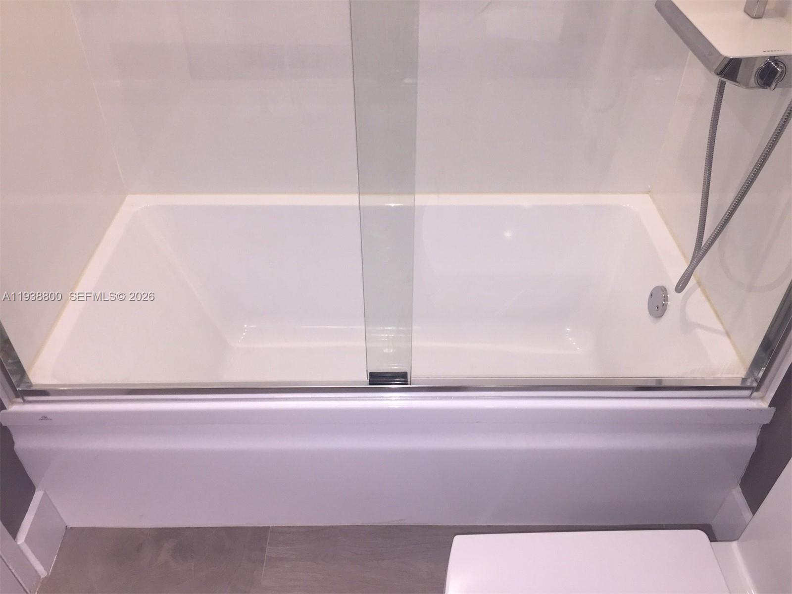 100 Lincoln Road, Unit 314B Miami Beach, FL 33139 - Photo 32 of 44 a bathroom with a bathtub