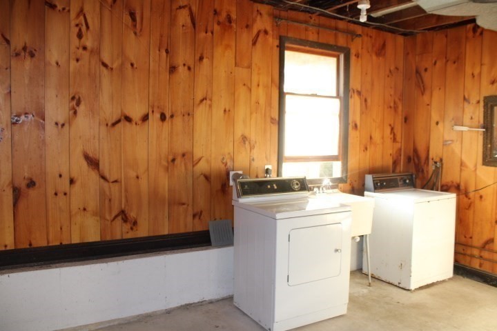 34 R Summer Street Rockport, MA 01966 - Photo 19 of 22 a utility room with dryer and washer