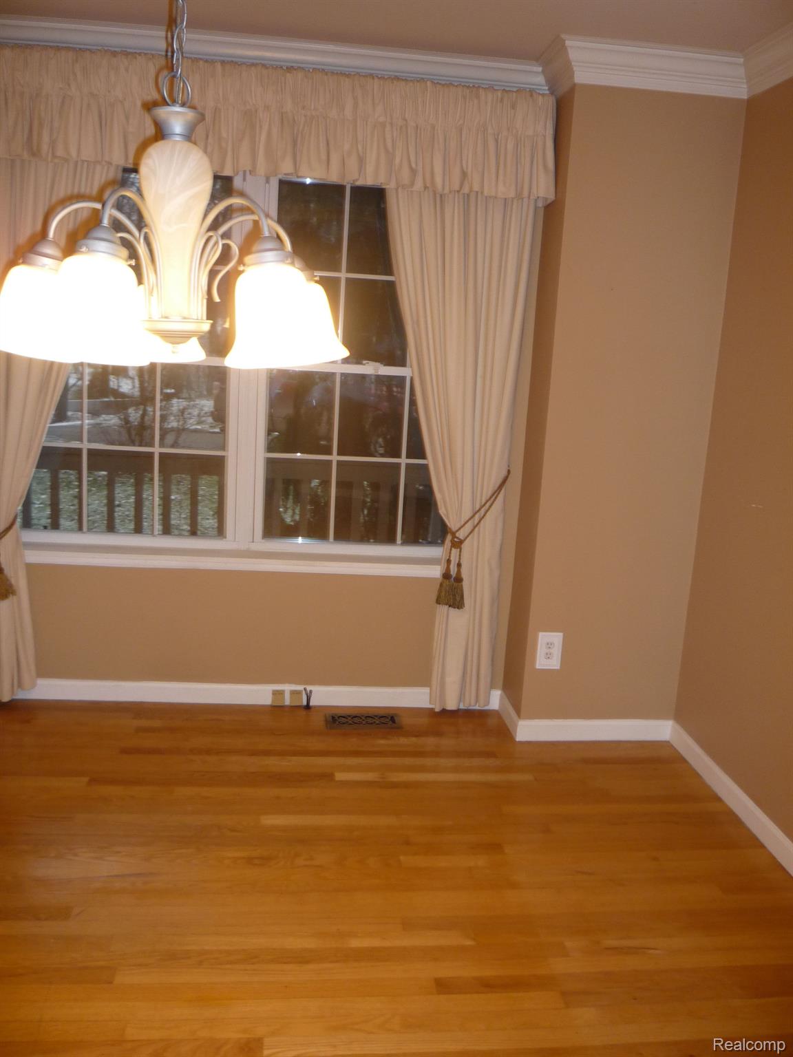 1423 Rillview Court Metamora, MI 48455 - Photo 24 of 62 dining room off living room