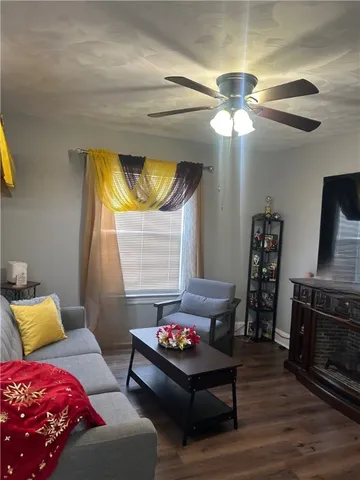 $2,000 | 196 Francis Avenue, Unit 2, Pawtucket, RI 02860