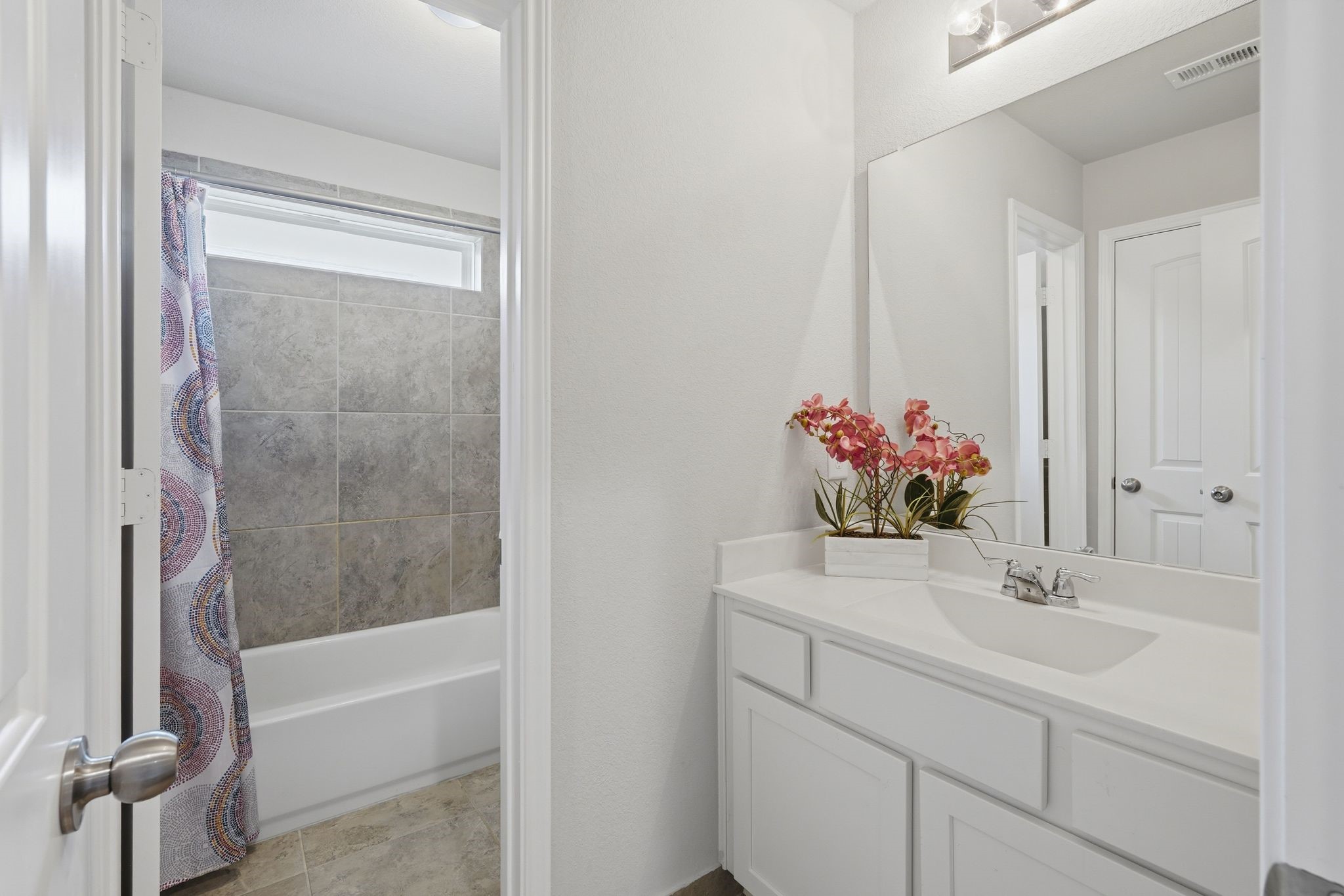 7522 Windsor View Drive Spring, TX 77379 - Photo 34 of 49 Well-kept secondary bath with bright finishes and ample counter space.