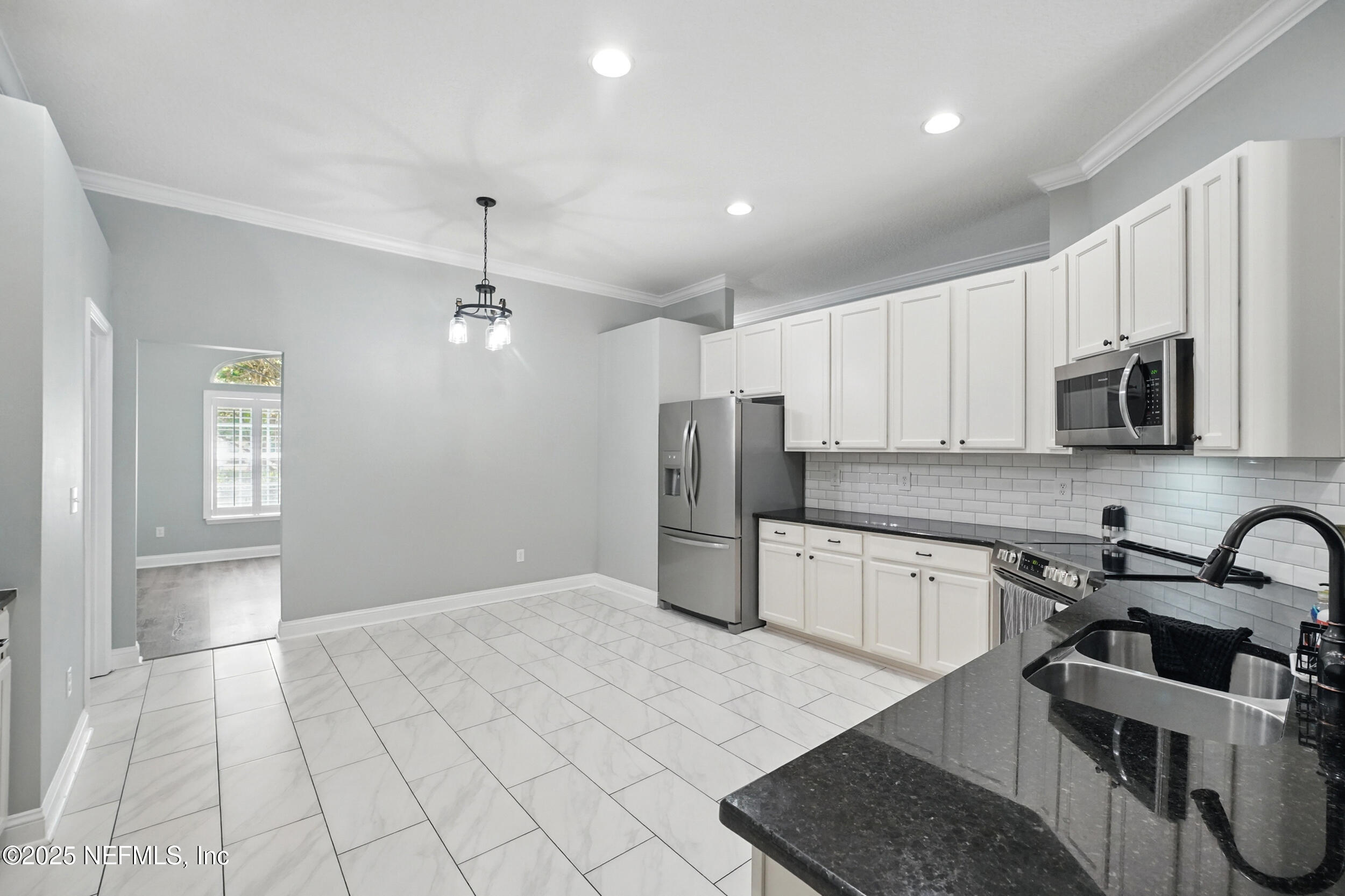 87529 Creekside Drive Yulee, FL 32097 - Photo 4 of 42 kitchen