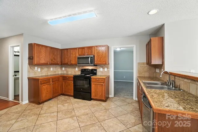 $399,999 | 11121 Nolet Court, Charlotte, NC 28215