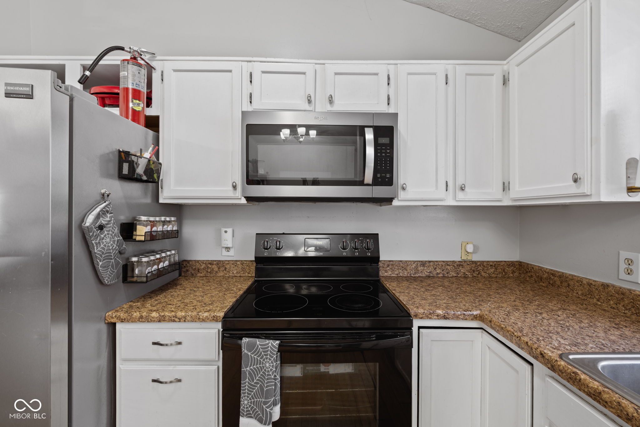 7477 Carnation Lane Indianapolis, IN 46214 - Photo 12 of 27