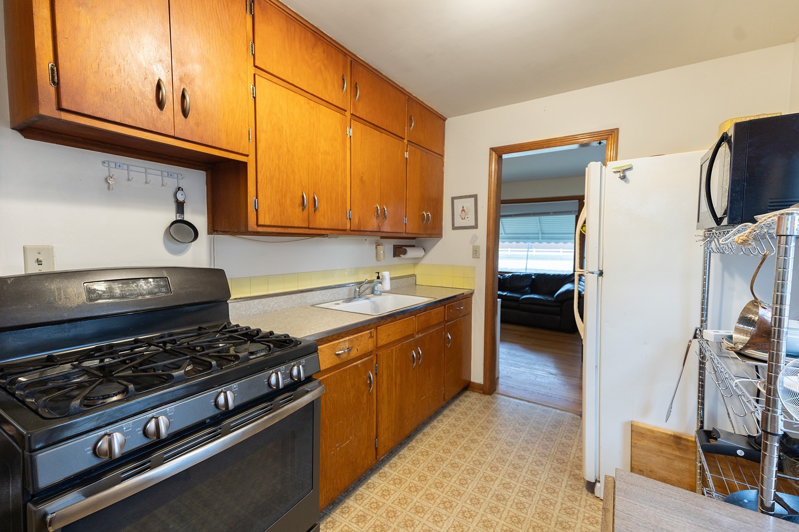 756 Golf Road Waukegan, IL 60087 - Photo 4 of 11 Gallery Image 4