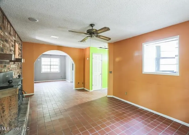 $102,500 | 215 Girl Scout Road, Grenada, MS 38901