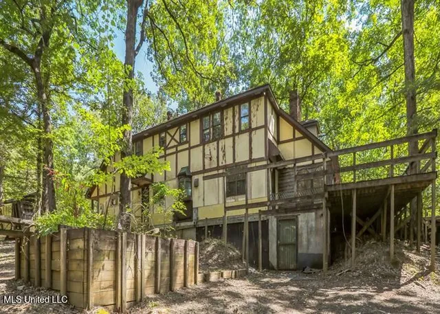 $102,500 | 215 Girl Scout Road, Grenada, MS 38901