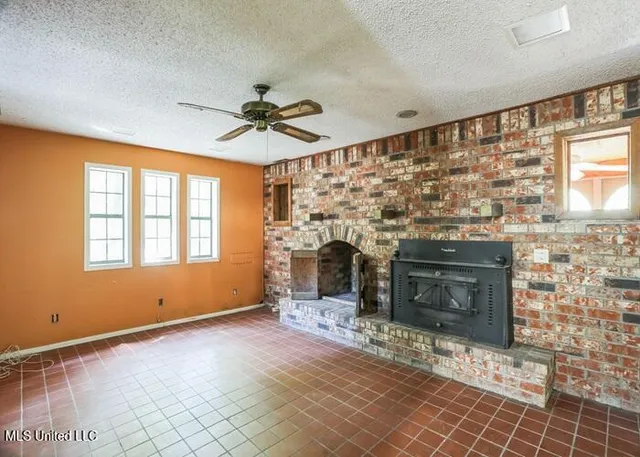 $102,500 | 215 Girl Scout Road, Grenada, MS 38901