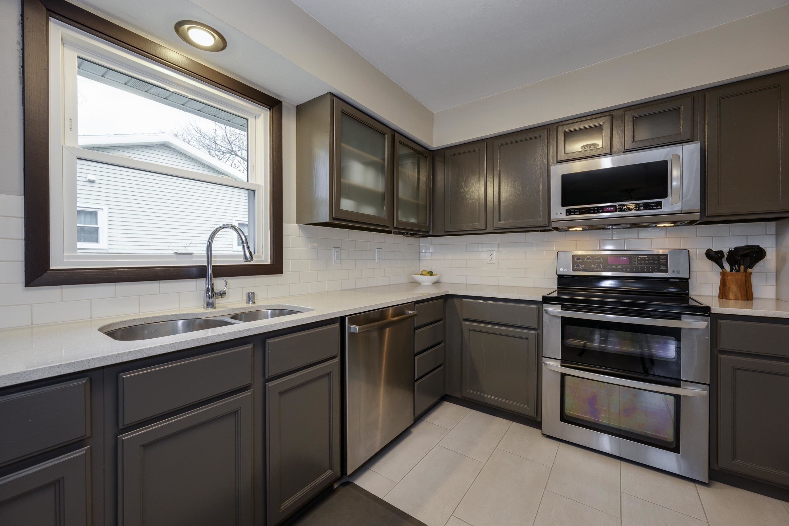 5902 Roosevelt Street Middleton, WI 53562 - Photo 19 of 49