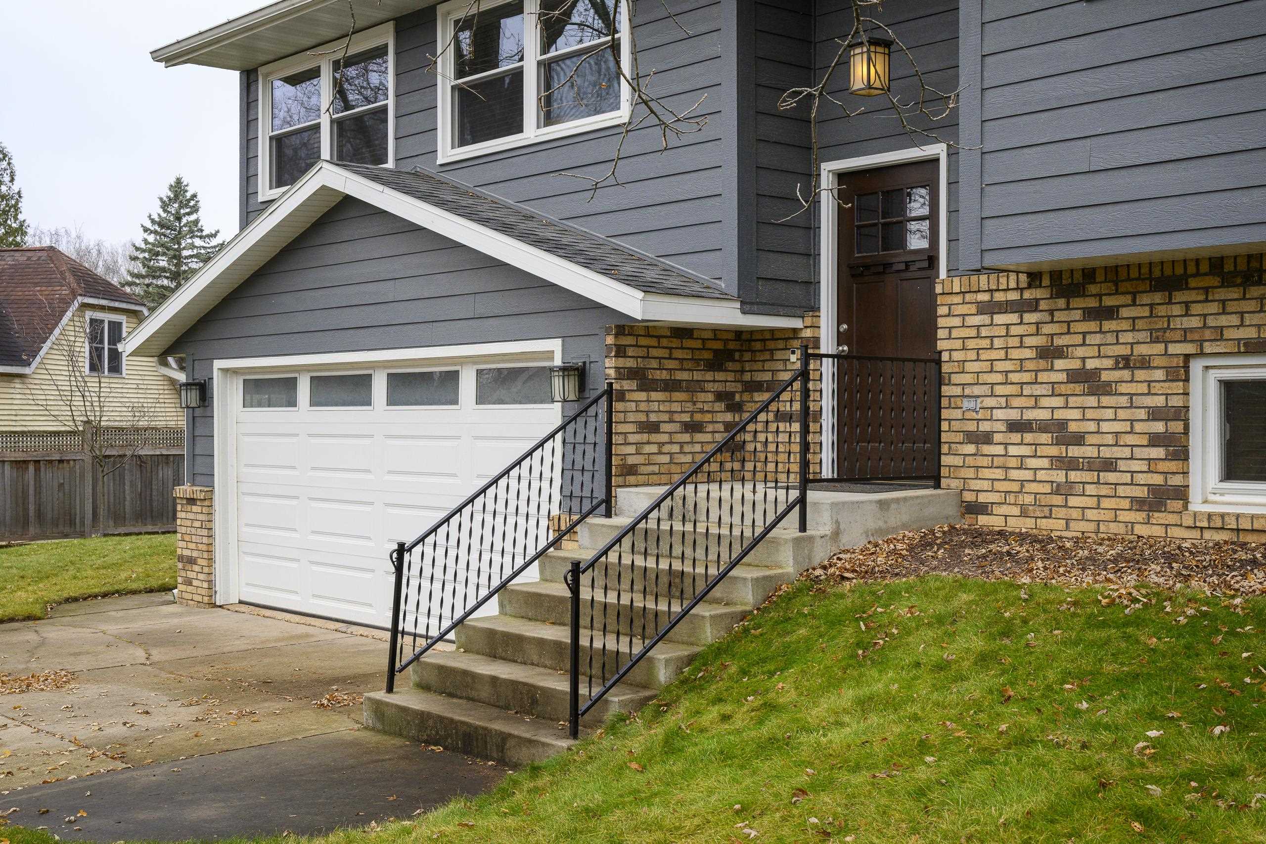 5902 Roosevelt Street Middleton, WI 53562 - Photo 4 of 49