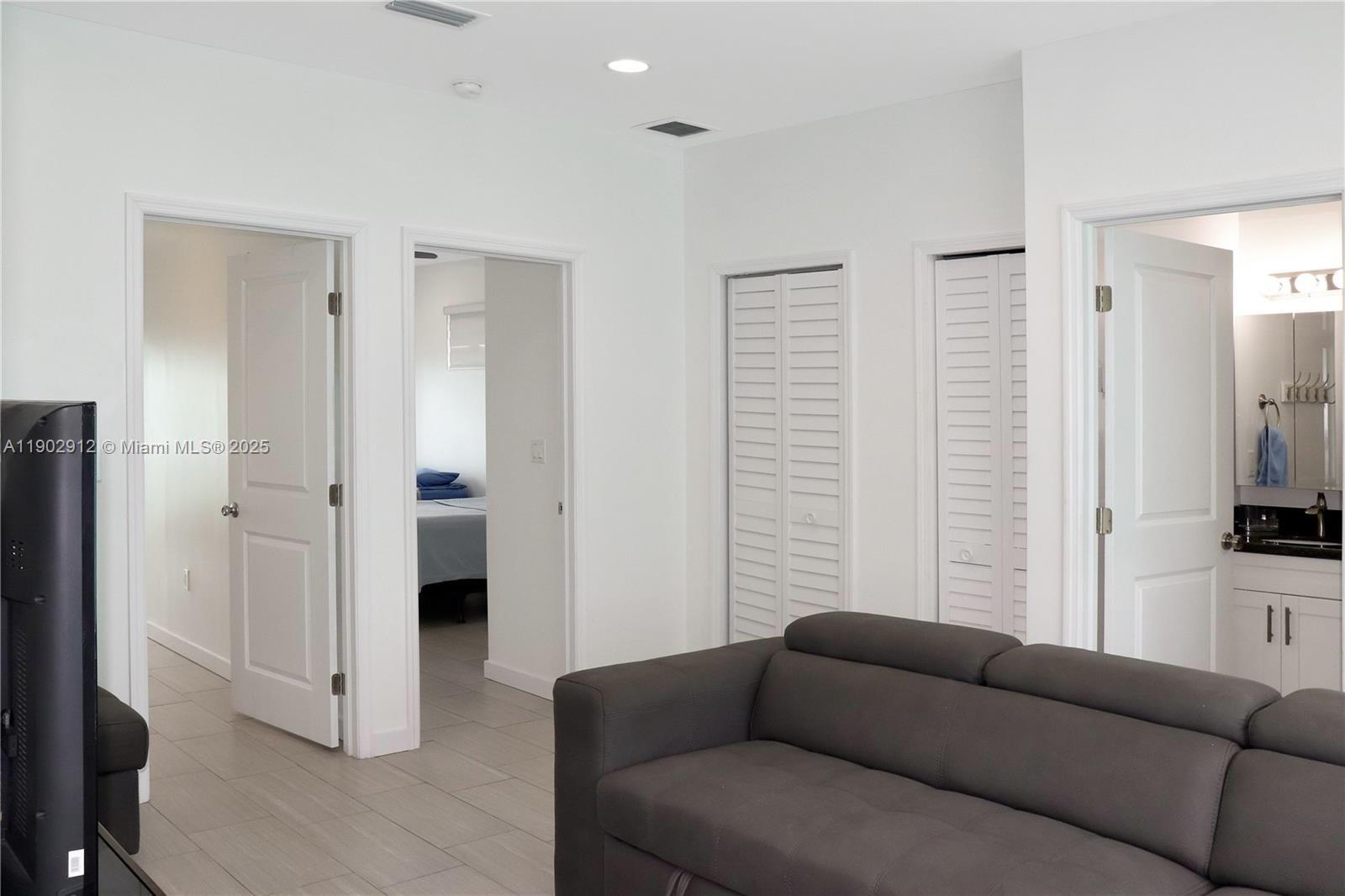 94825 Overseas Highway, Unit 172 Key Largo, FL 33037 - Photo 2 of 40 a living room with furniture and a window