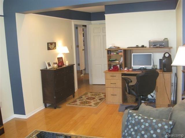 1720 Hampton Road Grosse Pointe, MI 48236 - Photo 4 of 15 1720 Hampton 011 (Small) (2).jpg
