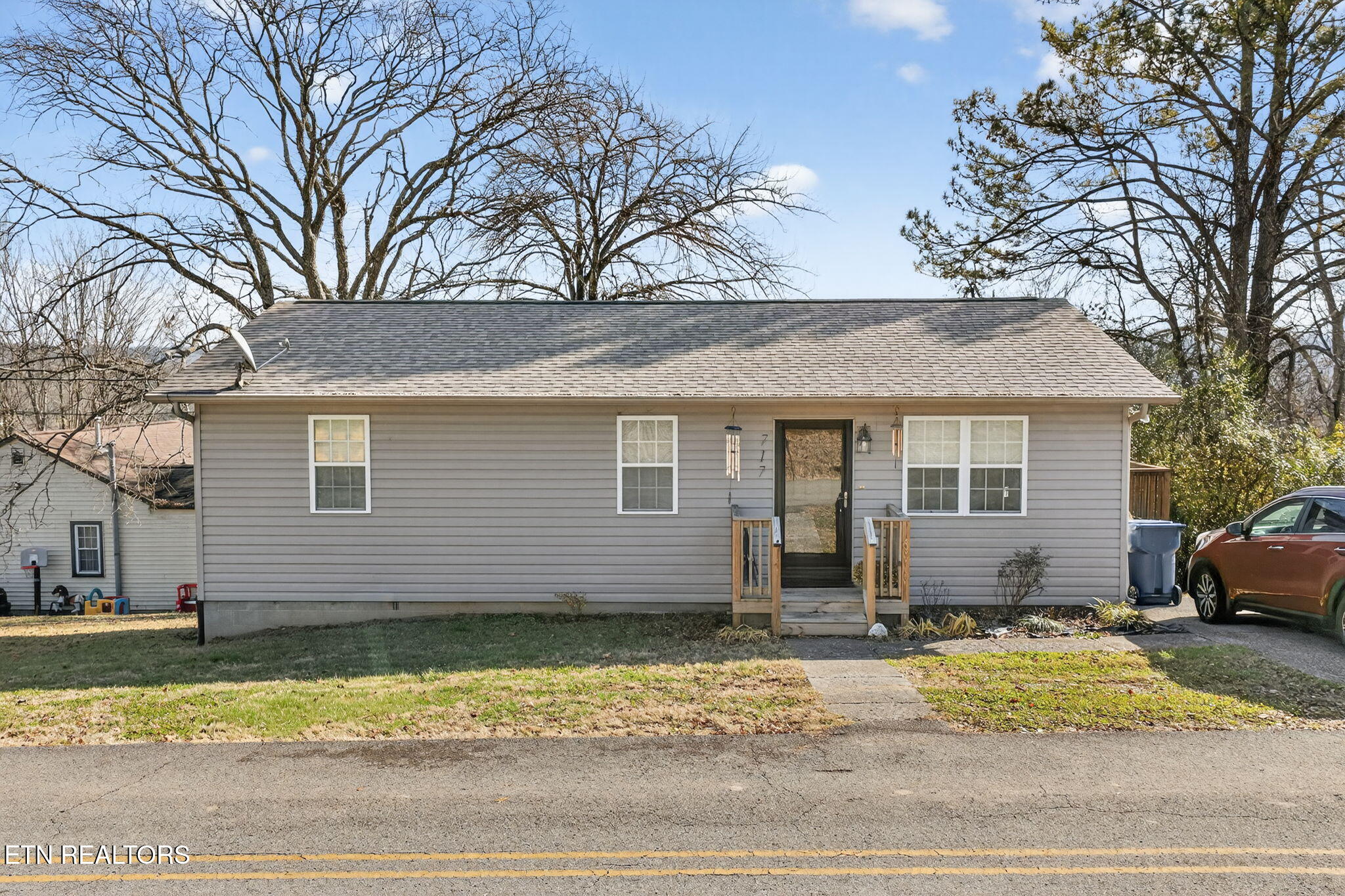 717 Shaw Street Clinton, TN 37716 - Photo 1 of 27 29-web-or-mls-Shaw--2