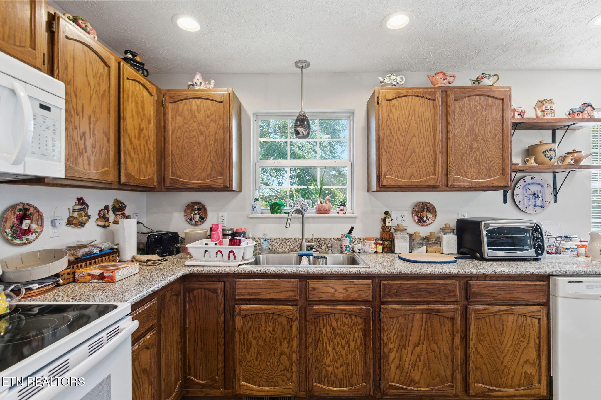 717 Shaw Street Clinton, TN 37716 - Photo 18 of 27 22-web-or-mls-Shaw Street-4438