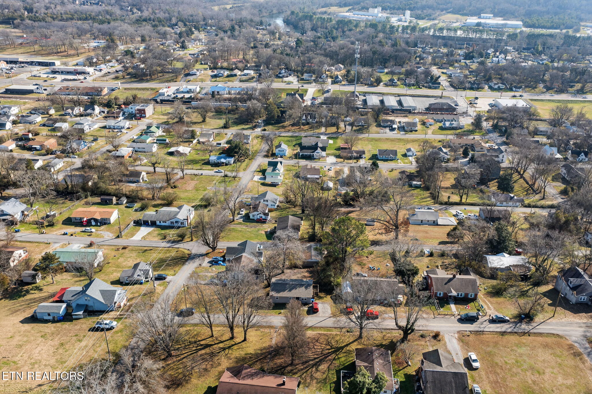 717 Shaw Street Clinton, TN 37716 - Photo 6 of 27 35-web-or-mls-Shaw--8