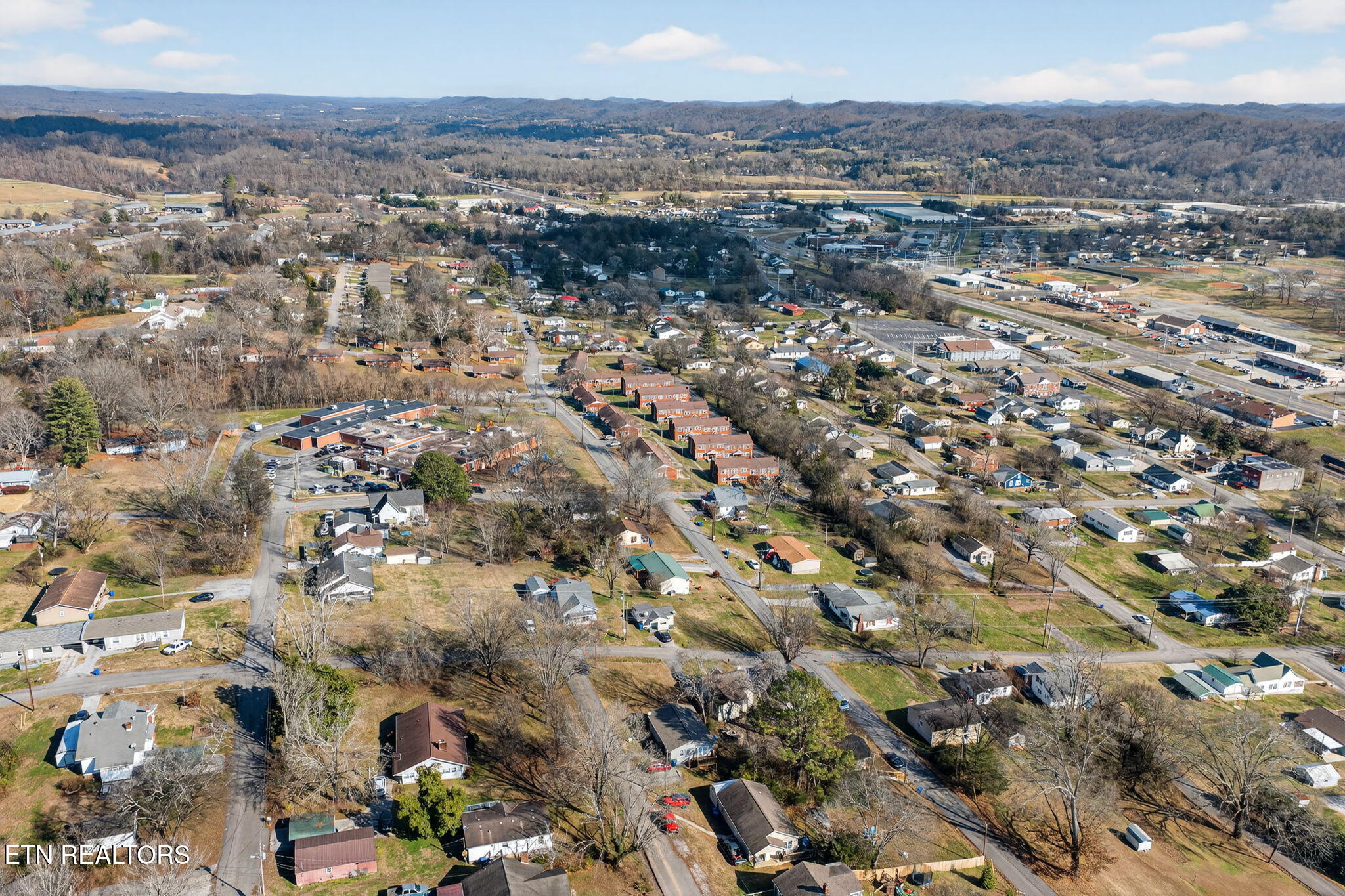 717 Shaw Street Clinton, TN 37716 - Photo 8 of 27 36-web-or-mls-Shaw--9