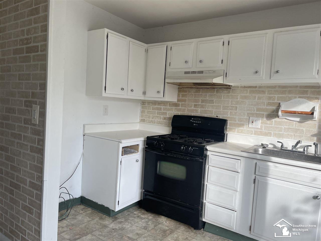42444 Barchester Road Canton, MI 48187 - Photo 6 of 39