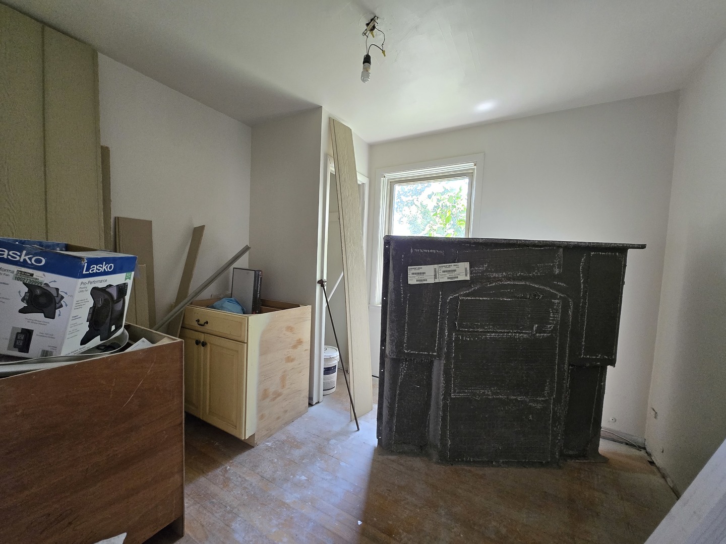 3624 South Paulina Street Chicago, IL 60609 - Photo 6 of 14 a living room with furniture and a window