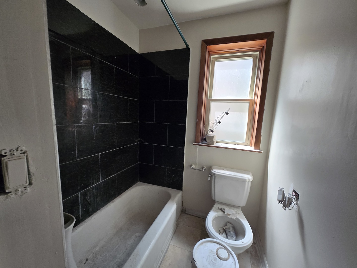 3624 South Paulina Street Chicago, IL 60609 - Photo 7 of 14 a bathroom with a toilet a sink and mirror