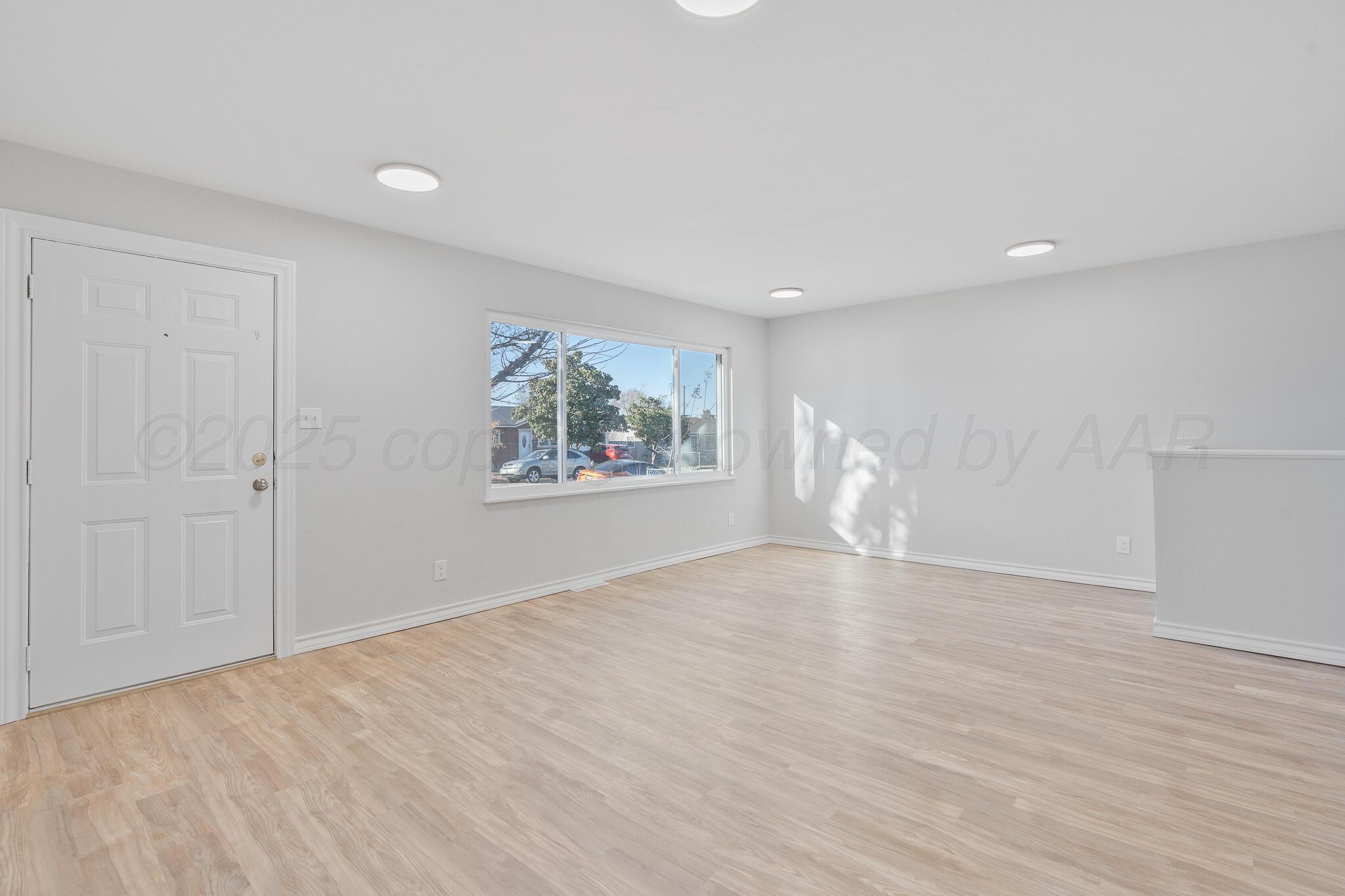 2804 Magnolia Street Amarillo, TX 79107 - Photo 2 of 19 Living Area