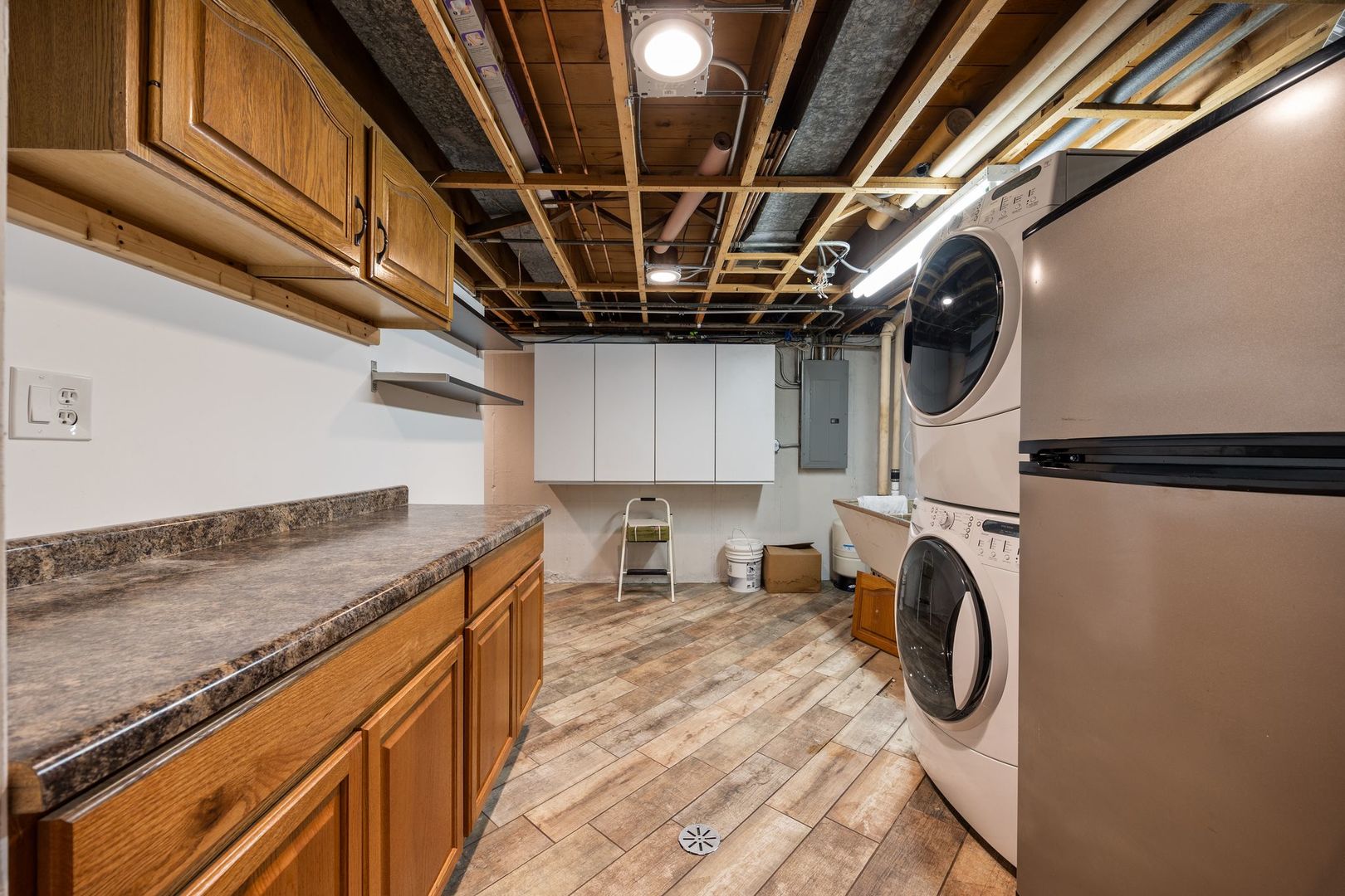 149 Wheeling Avenue Wheeling, IL 60090 - Photo 16 of 23 a utility room with dryer and washer