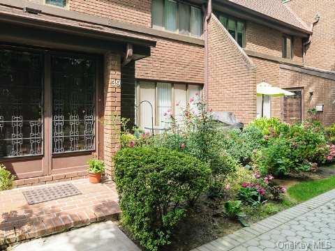 39 Spring Hollow Road Roslyn, NY 11576 - Photo 1 of 1