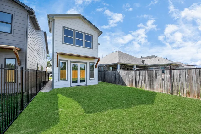 a view of front of house with a yard