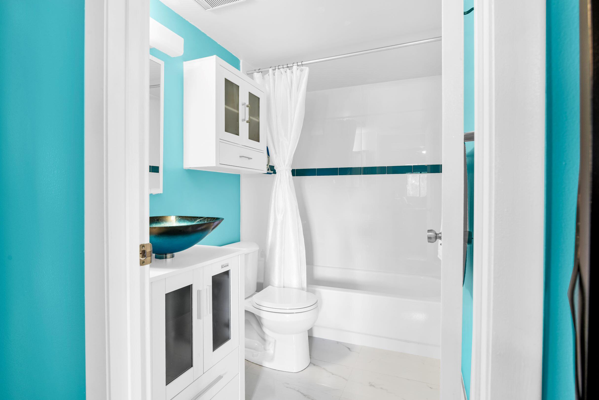 545 Trace Circle, Unit 201 Deerfield Beach, FL 33441 - Photo 15 of 37 Master Bath