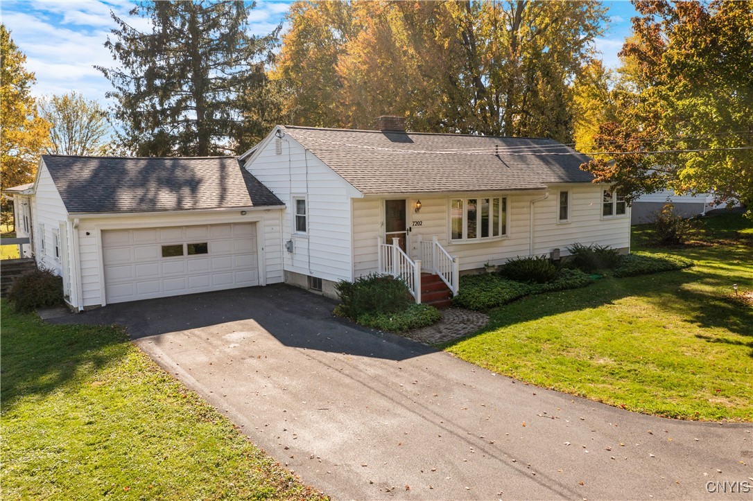 7202 Collamer Road Manlius, NY 13057 - Photo 2 of 37